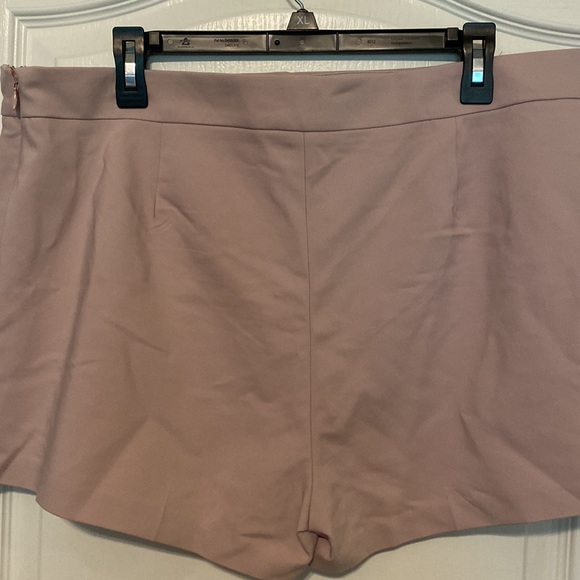 NWT- BLUSH MID RISE SHORTS - Picture 5 of 10